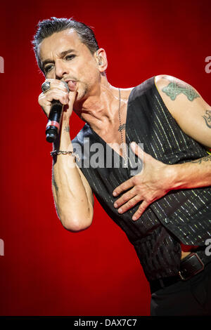 Mailand Italien. 18. Juli 2013. Der bekannte englische rock-Band DEPECHE MODE live im Stadio San Siro während "The Delta Machine Tour 2013" Credit führt: Rodolfo weitertransferiert/Alamy Live News Stockfoto