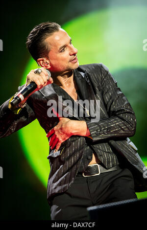 Mailand Italien. 18. Juli 2013. Der bekannte englische rock-Band DEPECHE MODE live im Stadio San Siro während "The Delta Machine Tour 2013" Credit führt: Rodolfo weitertransferiert/Alamy Live News Stockfoto