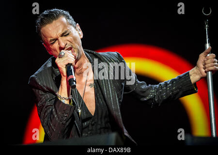 Mailand Italien. 18. Juli 2013. Der bekannte englische rock-Band DEPECHE MODE live im Stadio San Siro während "The Delta Machine Tour 2013" Credit führt: Rodolfo weitertransferiert/Alamy Live News Stockfoto