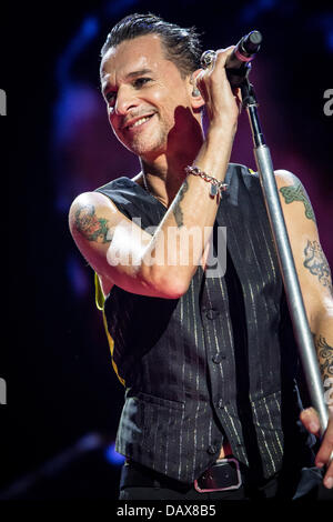 Mailand Italien. 18. Juli 2013. Der bekannte englische rock-Band DEPECHE MODE live im Stadio San Siro während "The Delta Machine Tour 2013" Credit führt: Rodolfo weitertransferiert/Alamy Live News Stockfoto