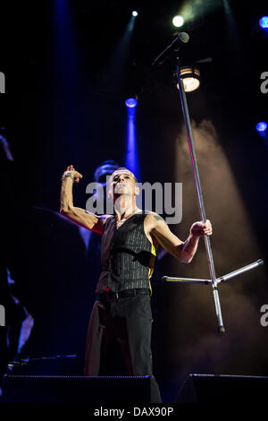 Mailand Italien. 18. Juli 2013. Der bekannte englische rock-Band DEPECHE MODE live im Stadio San Siro während "The Delta Machine Tour 2013" Credit führt: Rodolfo weitertransferiert/Alamy Live News Stockfoto