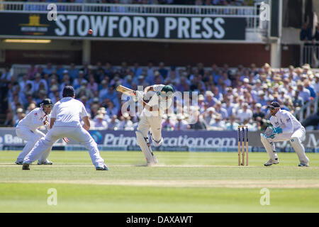 London, UK. 19. Juli 2013. Ian Bell, Alastair Cook, Usman Khawaja und Matt Prior tagsüber zwei der Investec Asche 2. Testspiel auf Lords Cricket Ground am 19. Juli 2013 in London, England. Bildnachweis: Mitchell Gunn/ESPA/Alamy Live-Nachrichten Stockfoto