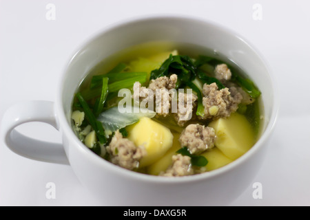 Gemüsesuppe mit gehacktem Schweinefleisch und Ei-tofu Stockfoto