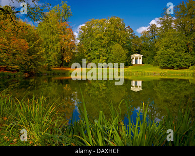 Merkur-Tempel und Teich, englischer Garten, Schlosspark Gotha, Thüringen, Deutschland Stockfoto