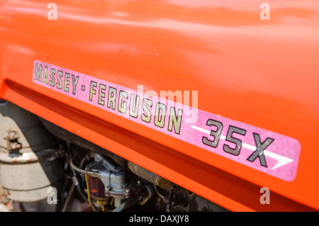 Massey Ferguson MF 35 FE35 Traktor 1955 (USA) 1956 (UK), wurde zu einem der beliebtesten Traktoren jemals veröffentlicht und ist heute noch im Einsatz Stockfoto