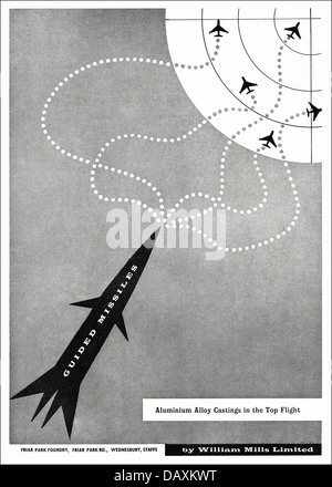 Anzeige für Aluminiumlegierung Gussteile für Lenkflugkörper durch William Mills Limited Friar Park Gießerei Wednesbury Mitarbeiter England UK Lieferanten auf die Flugzeug-Industrie Anzeige in Fachzeitschrift ca. 1955 Stockfoto