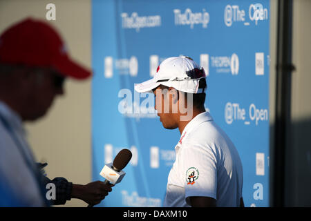 Gullane, East Lothian, Schottland. 19., 2013. Hideki Matsuyama (JPN) Golf: Hideki Matsuyama in Japan wird in der zweiten Runde der 142. British Open Championship in Muirfield in Gullane, East Lothian, Schottland interviewt. Bildnachweis: Koji Aoki/AFLO SPORT/Alamy Live-Nachrichten Stockfoto