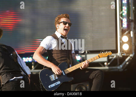 London, UK, 19. Juli 2013, Mcfly spielte live auf der Bühne gehen lokalen Show, ein Jahr auf Kredit: Keith Larby/Alamy Live News Stockfoto