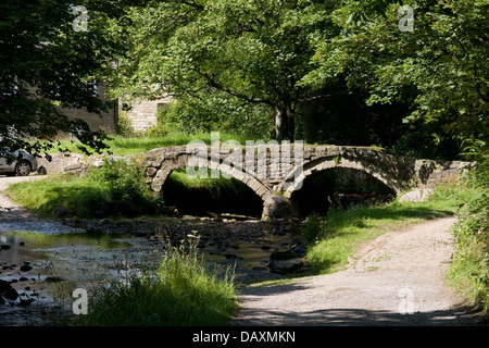 Fussgängerbrücke in Wycoller Country Park Colne Lancashire Stockfoto