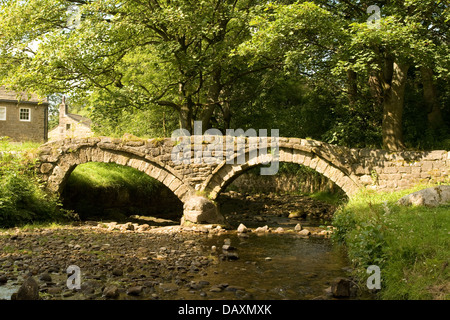 Fussgängerbrücke in Wycoller Country Park Colne Lancashire Stockfoto