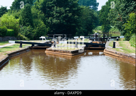 Sperren Sie auf dem Trent und Mersey Kanal in der Nähe von Ritt Heide Cheshire England Vereinigtes Königreich UK Stockfoto