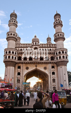 Fassade von einer Moschee, Charminar, Hyderabad, Andhra Pradesh, Indien Stockfoto