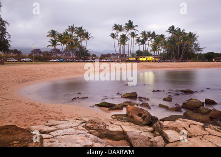 Abend im Salt Pond Strand auf Kauai, Hawaii. Stockfoto