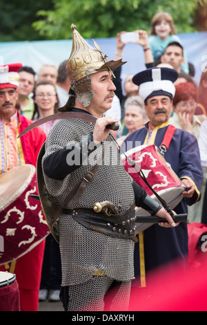 Traditionelle militärische Fanfare "Mehter" führt eine Show während der Festveranstaltungen türkisches fest, Bukarest, Rumänien. Stockfoto