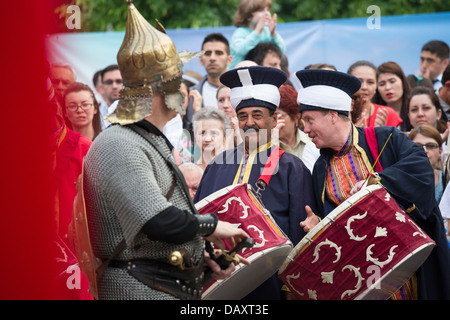 Traditionelle militärische Fanfare "Mehter" führt eine Show während der Festveranstaltungen türkisches fest, Bukarest, Rumänien. Stockfoto