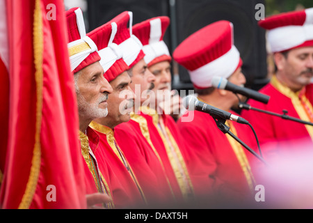 Türkische traditionelle militärische Fanfare "Mehter" führt live für das Publikum während türkisches fest, Bukarest, Rumänien. Stockfoto