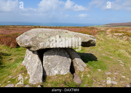 Chun Quoit gekammert Grab in der Nähe von St Just in Cornwall. Eine megalithische Struktur, die auf der Heide mehr als 4000 Jahren gestanden hat. Stockfoto