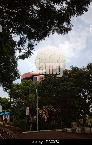 Skulptur des Fußballs auf ein Gebäude, Kailasagiri Park, Visakhapatnam, Andhra Pradesh, Indien Stockfoto