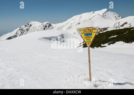 Gefahr giftigen schwefelhaltiges Gas Warnzeichen in der Nähe von Murodo Station auf Mt. Tateyama, Japan Stockfoto