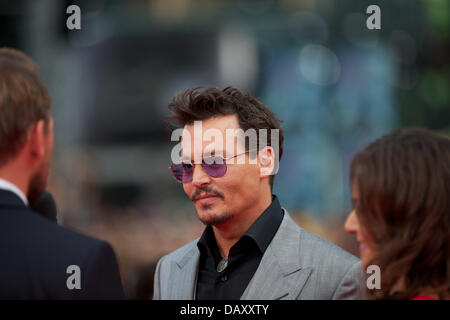 Schauspieler Johnny Depp besucht die Deutschlandpremiere von "Lone Ranger" im Sony Center in Berlin, Deutschland, am 19. Juli 2013. Foto: Jörg Carstensen Stockfoto