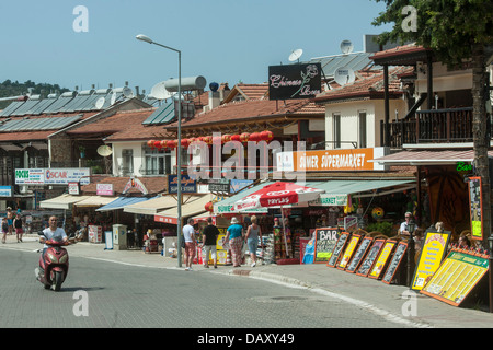 Ägypten, Fethiye, Provinz Mugla, Ölü Deniz, Hizarönü Mahallesi (Ortsgemeinde), Hauptstrasse Mit Touristischen Angeboten Stockfoto