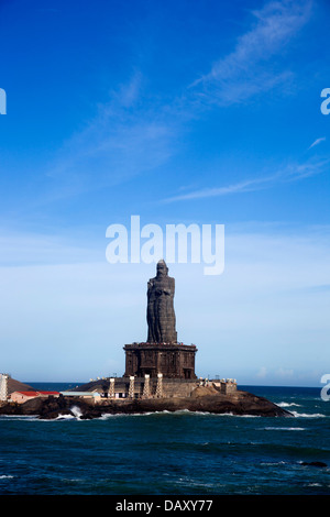 Heiligen Thiruvalluvar Statue auf der kleinen Insel, Laccadive Meer, Kanyakumari, Tamil Nadu, Indien Stockfoto