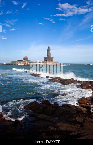 Heiligen Thiruvalluvar Statue auf der kleinen Insel, Laccadive Meer, Kanyakumari, Tamil Nadu, Indien Stockfoto