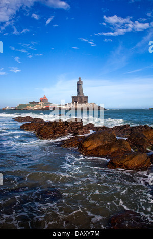 Heiligen Thiruvalluvar Statue auf der kleinen Insel, Laccadive Meer, Kanyakumari, Tamil Nadu, Indien Stockfoto