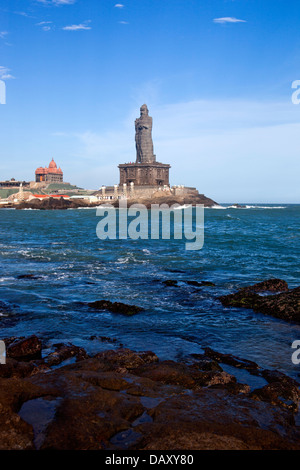 Heiligen Thiruvalluvar Statue auf der kleinen Insel, Laccadive Meer, Kanyakumari, Tamil Nadu, Indien Stockfoto