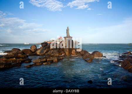 Heiligen Thiruvalluvar Statue auf der kleinen Insel, Laccadive Meer, Kanyakumari, Tamil Nadu, Indien Stockfoto