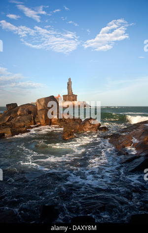 Heiligen Thiruvalluvar Statue auf der kleinen Insel, Laccadive Meer, Kanyakumari, Tamil Nadu, Indien Stockfoto