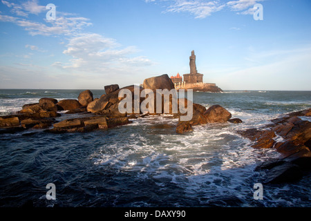 Heiligen Thiruvalluvar Statue auf der kleinen Insel, Laccadive Meer, Kanyakumari, Tamil Nadu, Indien Stockfoto