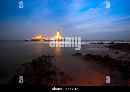 Heiligen Thiruvalluvar Statue auf der kleinen Insel, Laccadive Meer, Kanyakumari, Tamil Nadu, Indien Stockfoto