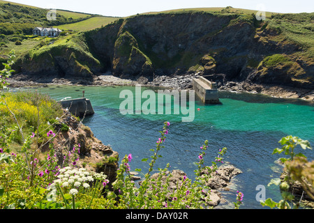 Eingang zum Hafen von Port Isaac in Cornwall England UK, schönen kornischen Dorf und Heimat von Fishermans Friends Stockfoto