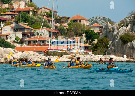 Asien, Ägypten, Provinz Antalya, Kekova Kale Koyü (Simena) Sprachlernspiels der Insel Kekova, Kanufahrer Stockfoto