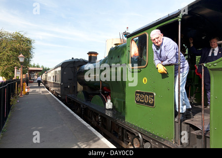 Dampfzug will abgehen in Buckfastleigh Station auf der South Devon Railway Stockfoto