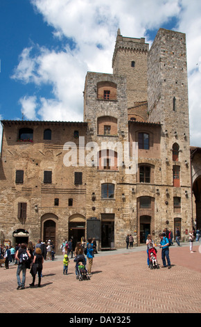 Piazza della Cisterna, San Gimignano Toskana Italien Stockfoto