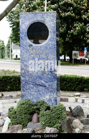 die Welt Frieden Flamme Denkmal Denkmal Inschrift außerhalb der Friedenspalast in den Haag in den Niederlanden Stockfoto