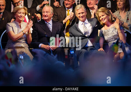 Brüssel, Belgien. 20. Juli 2013. König Albert und Königin Paola, Prinz Philippe, Prinzessin Mathilde besuchen das Konzert Vorspiel zum Nationalfeiertag am Palast der schönen Künste und das nationale Bal-Konzert im Marolles in Brüssel, Belgien 20. Juli 2013. Foto: Dpa/Patrick van Katwijk/Alamy Live News Stockfoto