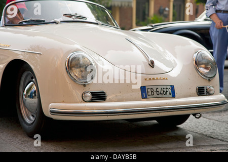 951 Porsche getrieben von BALBI Narciso STRADA Giuseppe vor dem Start des Rennens "Memorial Bordino" 2013 Juni 8, Casale Monferrato Stockfoto