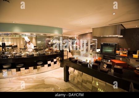 Jun Sui asiatischen Restaurant verfügt über eine schillernde Lehrküche an der opulenten Burj al Arab Hotel in Dubai, V.A.E Stockfoto