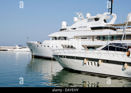 Lady Haya Superyacht vertäut im Luxus Yachthafen Puerto Banus ...