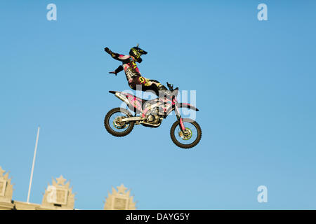 Samara, Russland. 19. Juli 2013. Frantisek Maca (CZE) führt einen Trick während Adrenalin Rush FMX Show Juli 19,2013 in Samara, Russland Credit: Kuzma/Alamy Live News Stockfoto