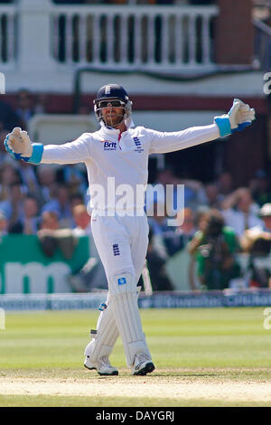 London, UK. 21. Juli 2013. Matt Prior macht einem erfolglosen Appell für das Wicket Usman Khawaja tagsüber vier der Investec Asche 2. Testspiel auf Lords Cricket Ground am 21. Juli 2013 in London, England. Bildnachweis: Mitchell Gunn/ESPA/Alamy Live-Nachrichten Stockfoto