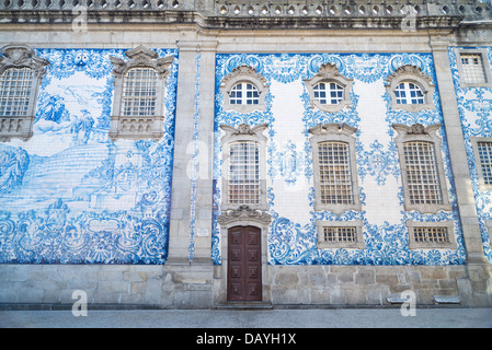 traditioneller Kachelofen Kirche in Porto portugal Stockfoto