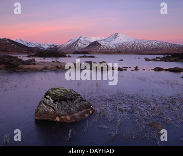 Dämmerung über man Na h-Achlaise und schwarz auf Rannoch Moor in den Highlands von Schottland zu montieren Stockfoto