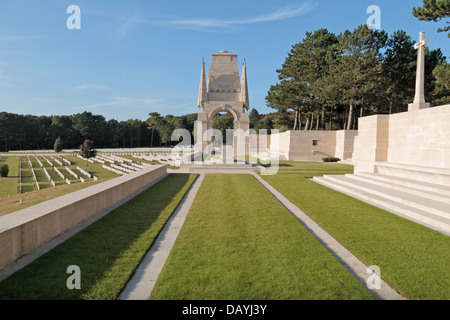 Ein Blick über die Étaples Military Cemetery (CWGC), Etaples, Pas-De-Calais, Frankreich. Stockfoto