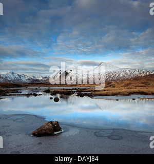 Man Na Stainge und schwarz auf Rannoch Moor in den Highlands von Schottland zu montieren Stockfoto