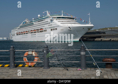 Das Sun Princess Cruise Schiff angedockt an Osanbashi Pier in Yokohama, Japan Stockfoto