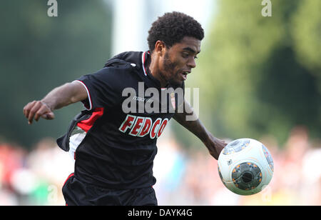 Memmingen, Deutschland. 20. Juli 2013. Monacos Spieler Tristan Dingome in Aktion während der Fußball-Testspiel zwischen FC Augsburg und AS Monaco in Memmingen, Deutschland, 20. Juli 2013. Foto: Karl-Josef Hildenbrand/Dpa/Alamy Live News Stockfoto